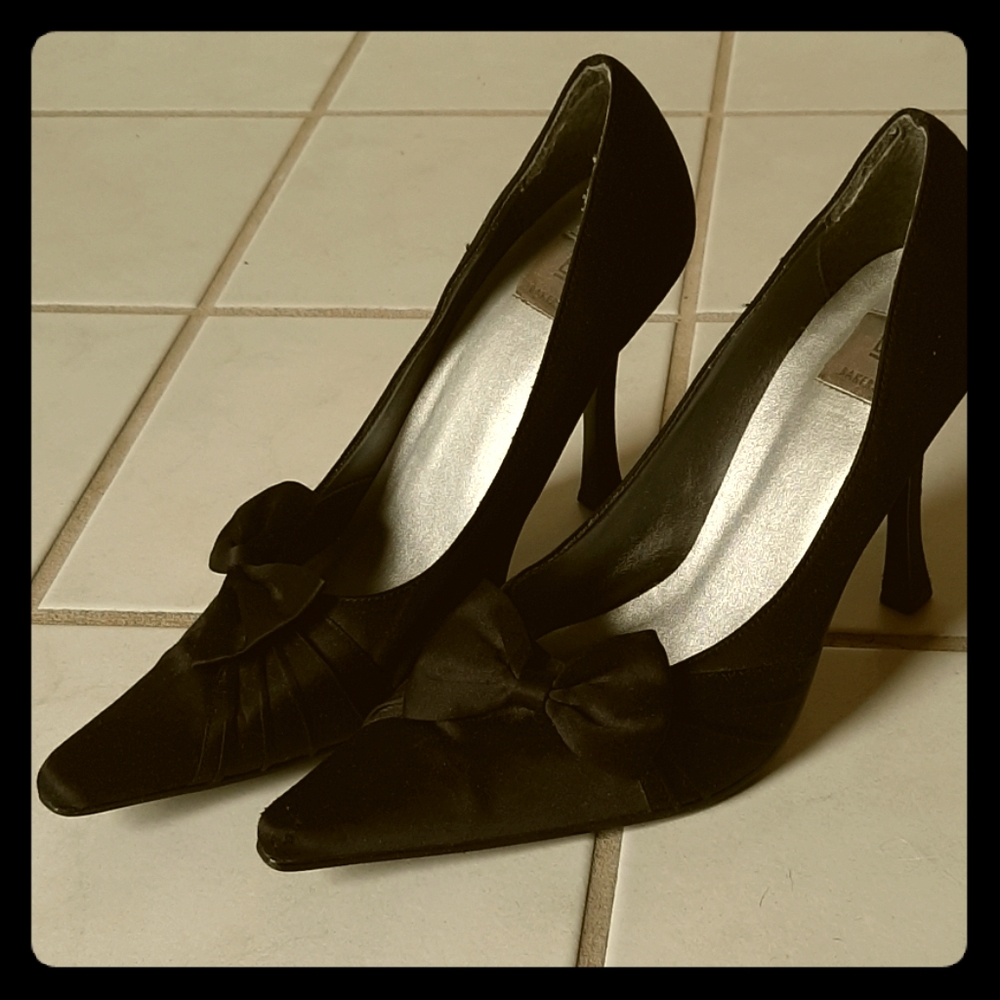 Black high heels with bow